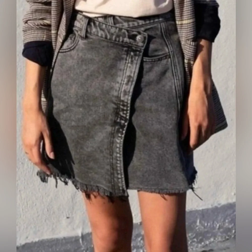 FREE PEOPLE We The Free Denim Parker Wrap Jean Mini Skirt Sulphur Black Size 26 - Picture 2 of 12